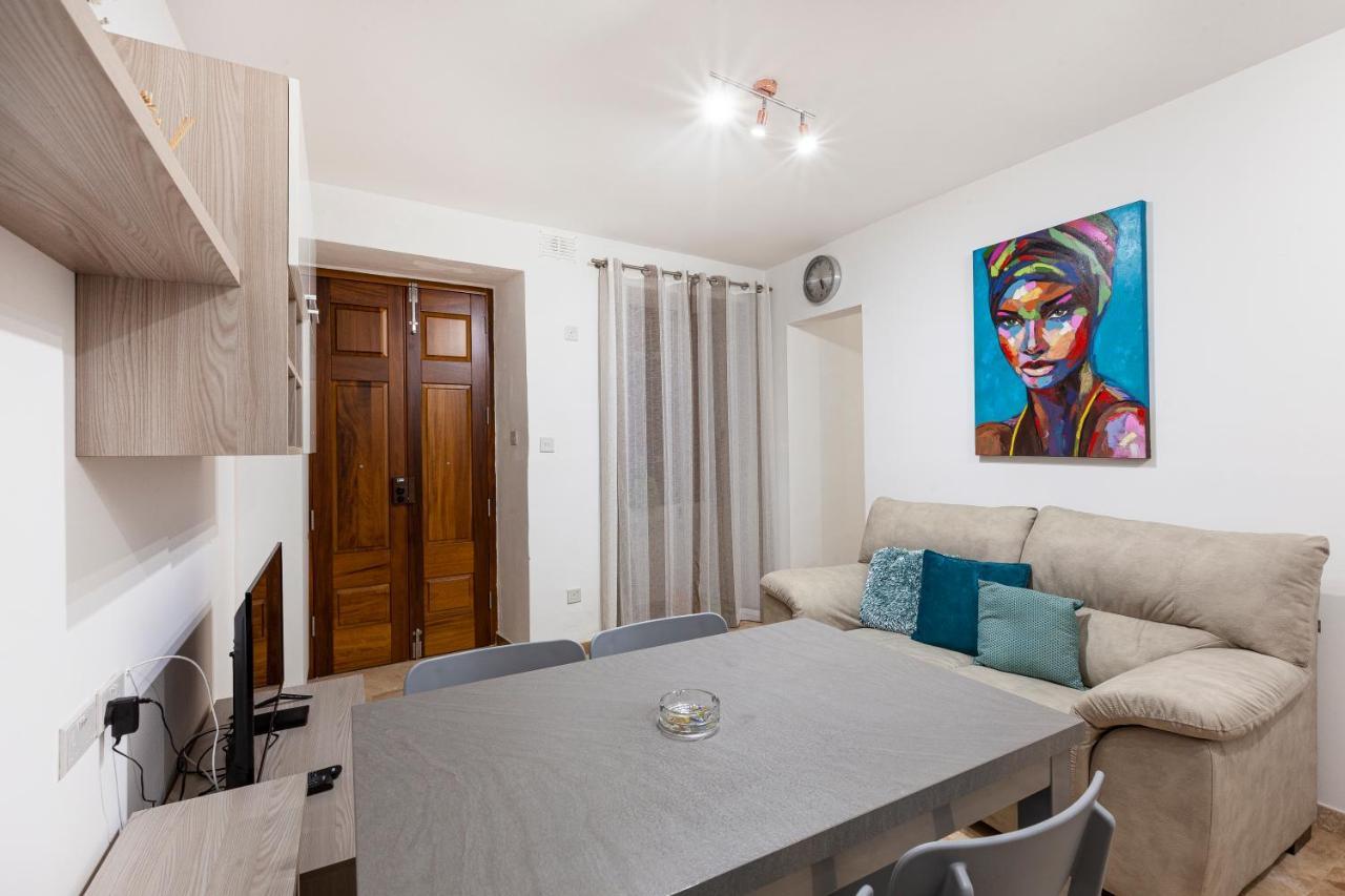 Designer With Comfy Sofa In By 360 Estates