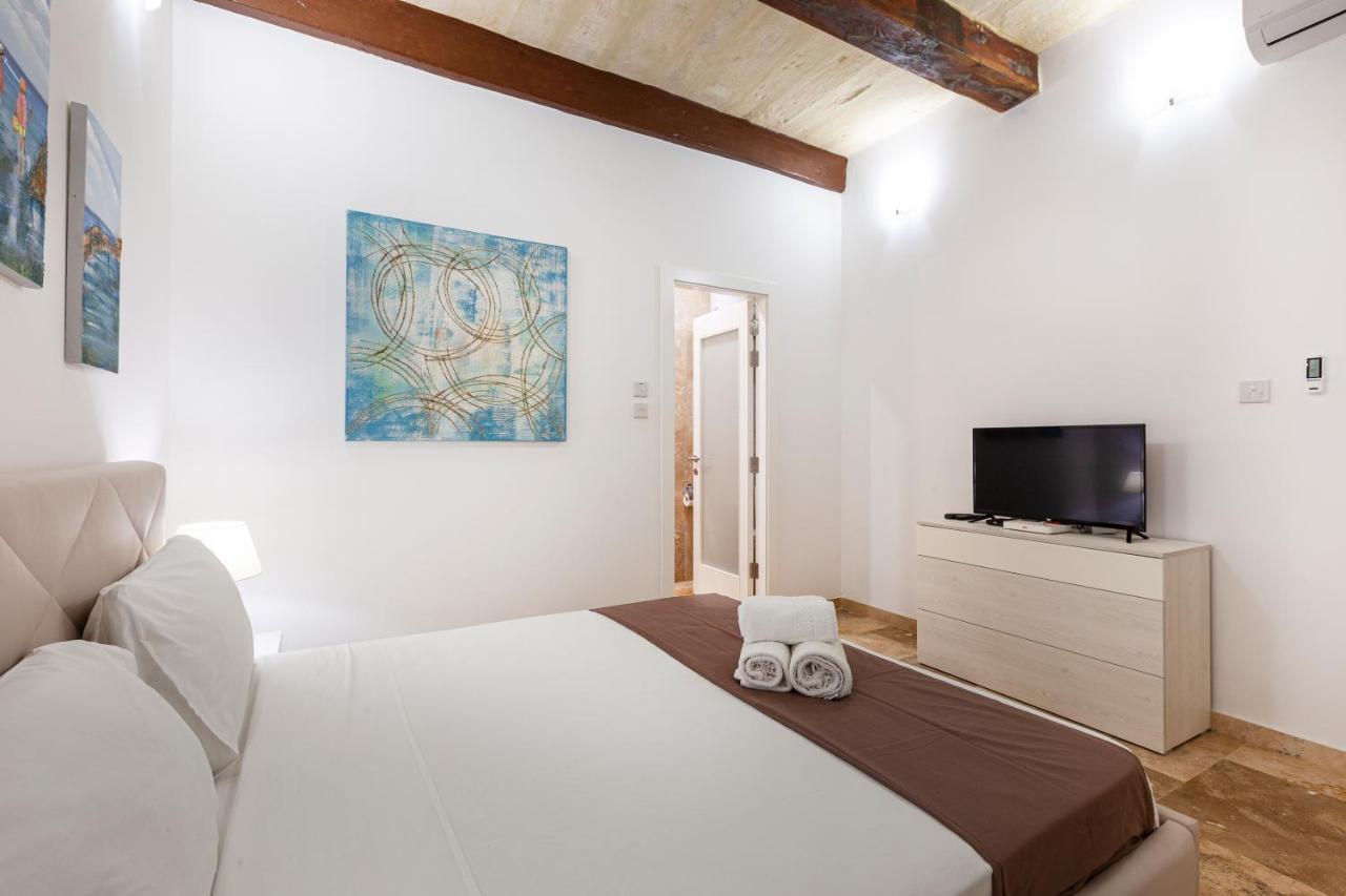 Designer With Comfy Sofa In By 360 Estates Apartment *
