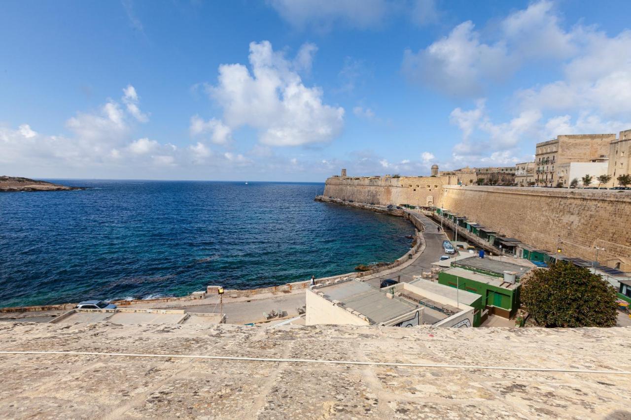 Designer With Comfy Sofa In By 360 Estates Valletta